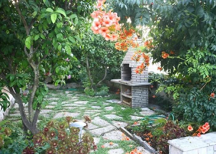 Indira Ii לוביסטה