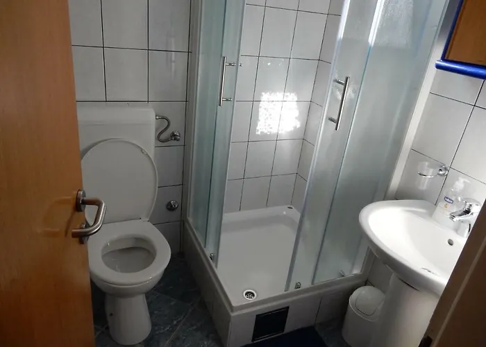 Indira Ii * לוביסטה