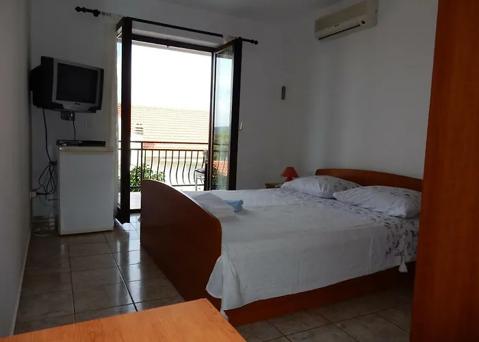 Indira Ii * לוביסטה