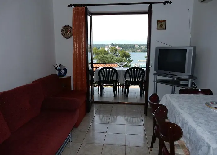 Indira Ii לוביסטה